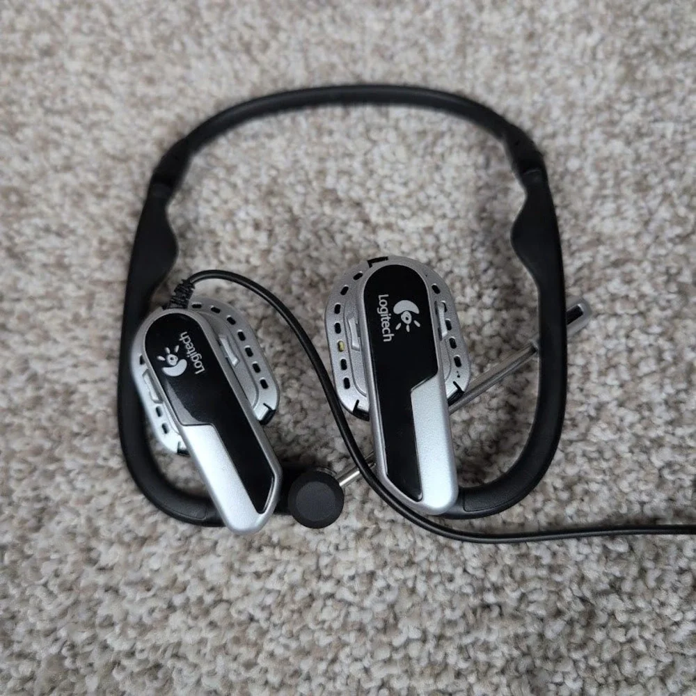 Logitech PC Computer A5572A USB Headset Headphones with Mic Volume Control Case‎